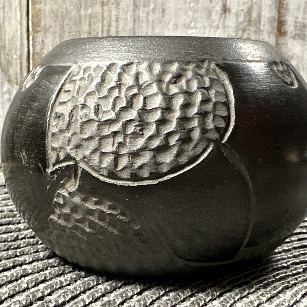 Native American Santa Clara Pottery Vase Black On Black Elephant Silhouette - Picture 13 of 16